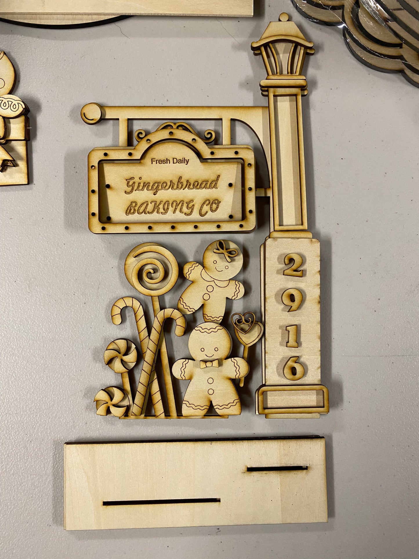 Mini Lamppost Interchangeable Sign Frame – 15” Tabletop Shelf Sitter